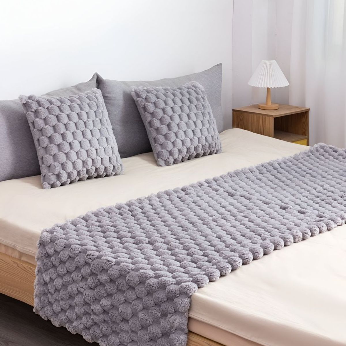 GENERICO - JUEGO DE PIECERA DE CAMA CON 2 FUNDAS MODELO PERLA GRIS