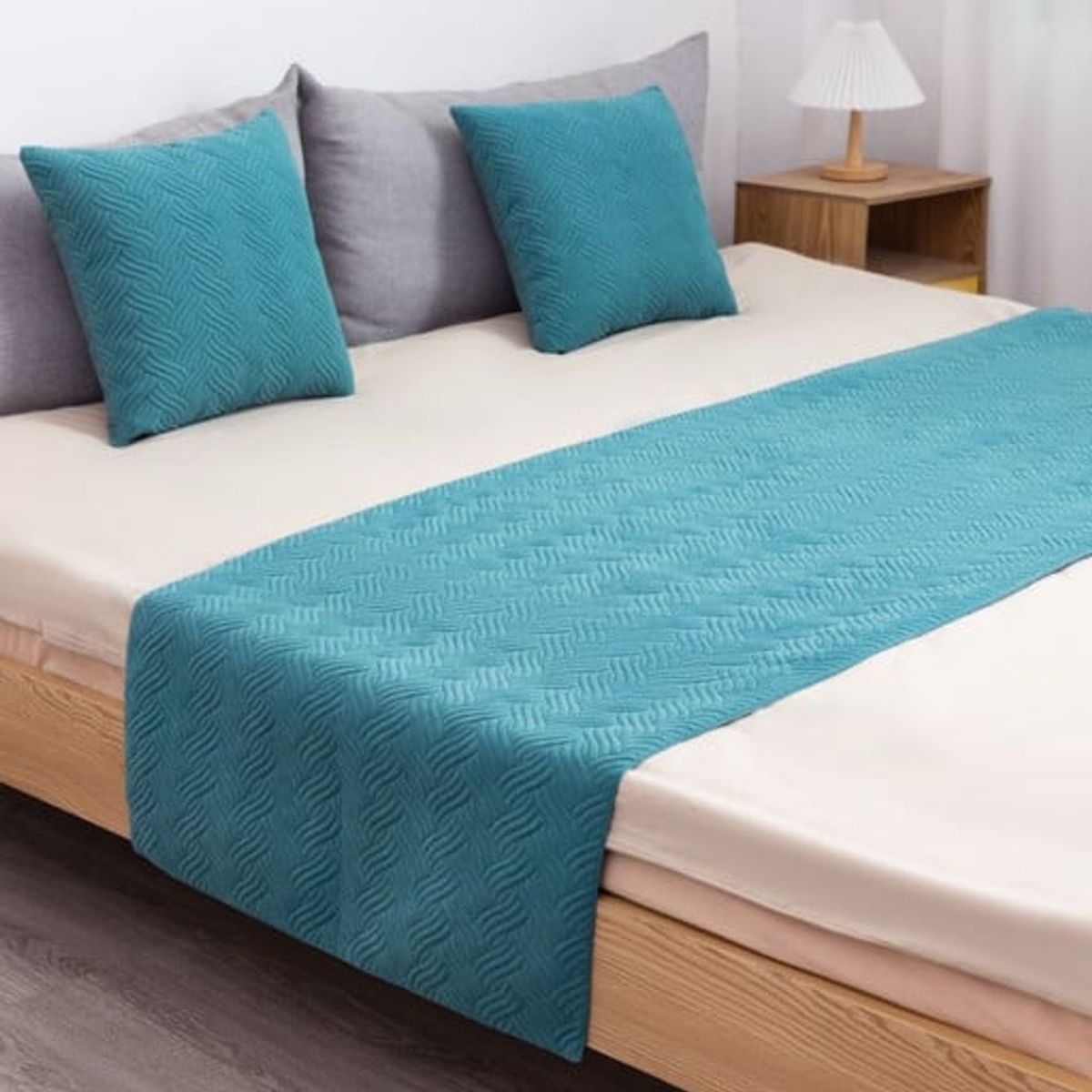 GENERICO - JUEGO DE PIECERA DE CAMA CON 2 FUNDAS MODELO PLUSH TURQUESA