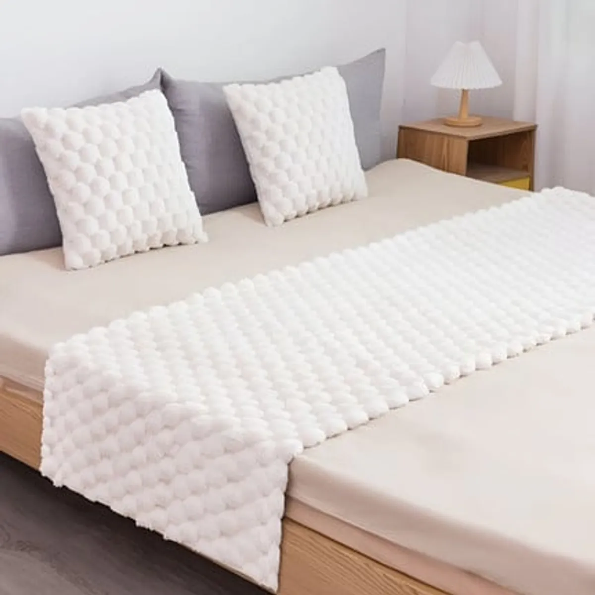 GENERICO - JUEGO DE PIECERA DE CAMA CON 2 FUNDAS MODELO PERLA  BLANCO