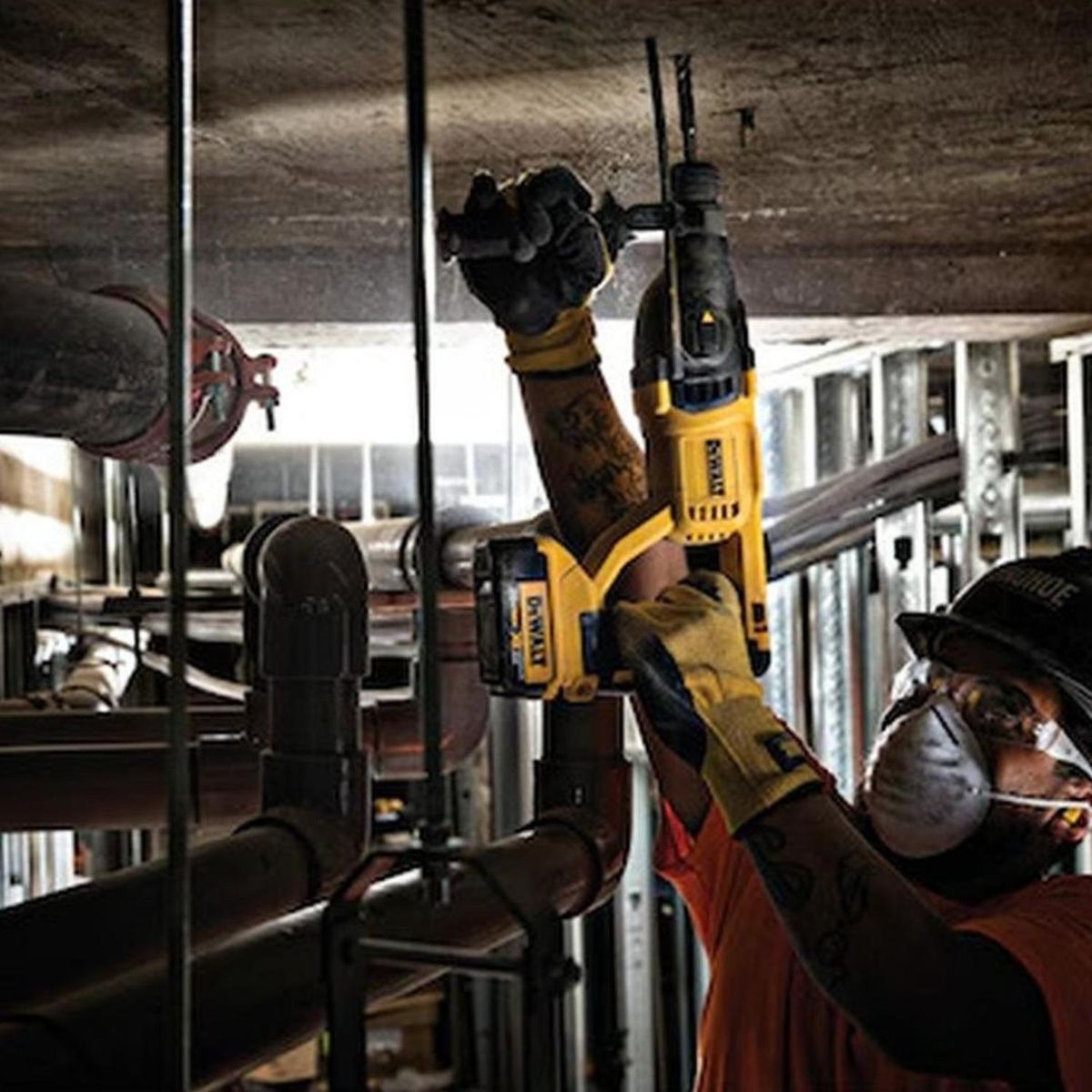 DEWALT - Rotomartillo 20v + 2 Baterías + Cargador Dewalt Dch133m2-b2