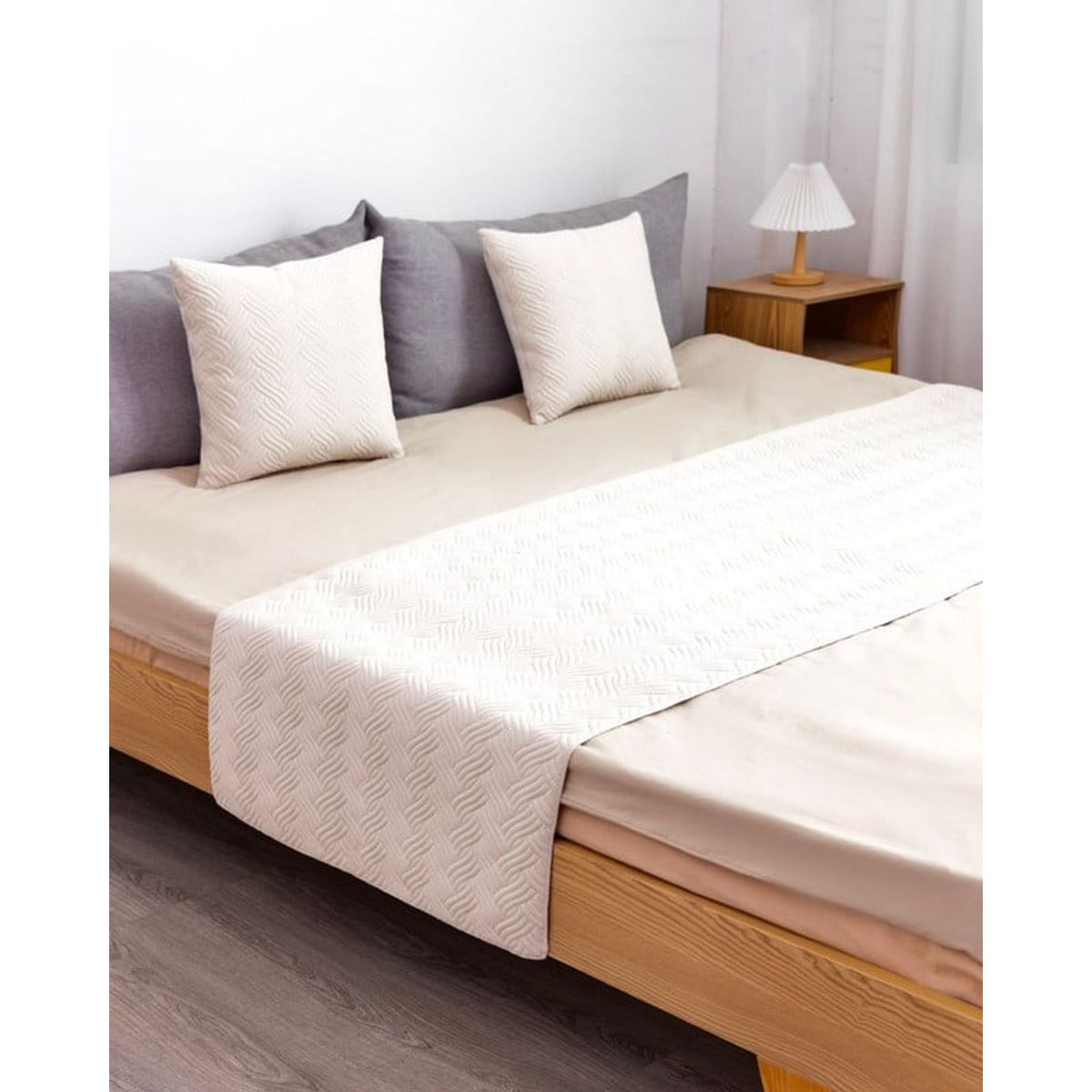 GENERICO - JUEGO DE PIECERA DE CAMA CON 2 FUNDAS MODELO PLUSH BLANCO