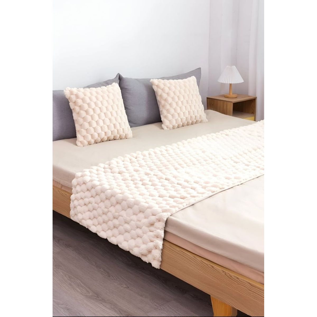 GENERICO - JUEGO DE PIECERA DE CAMA CON 2 FUNDAS MODELO PERLA BEIGE