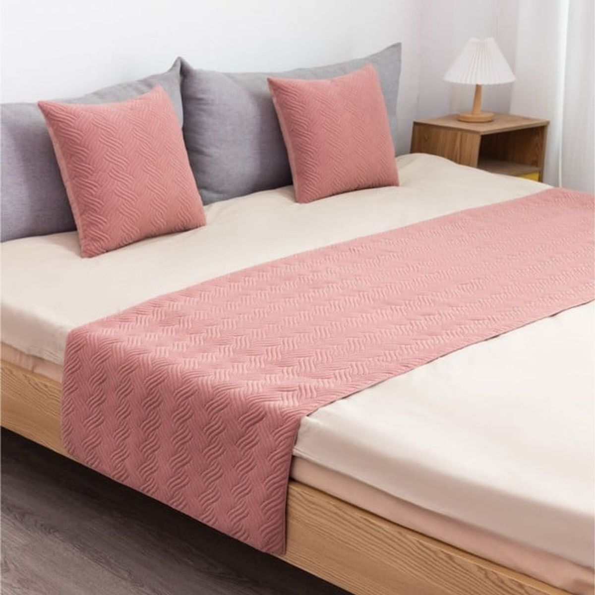 GENERICO - JUEGO DE PIECERA DE CAMA MAS 2 COJIN CON FUNDAS MODELO PLUSH ROSADO