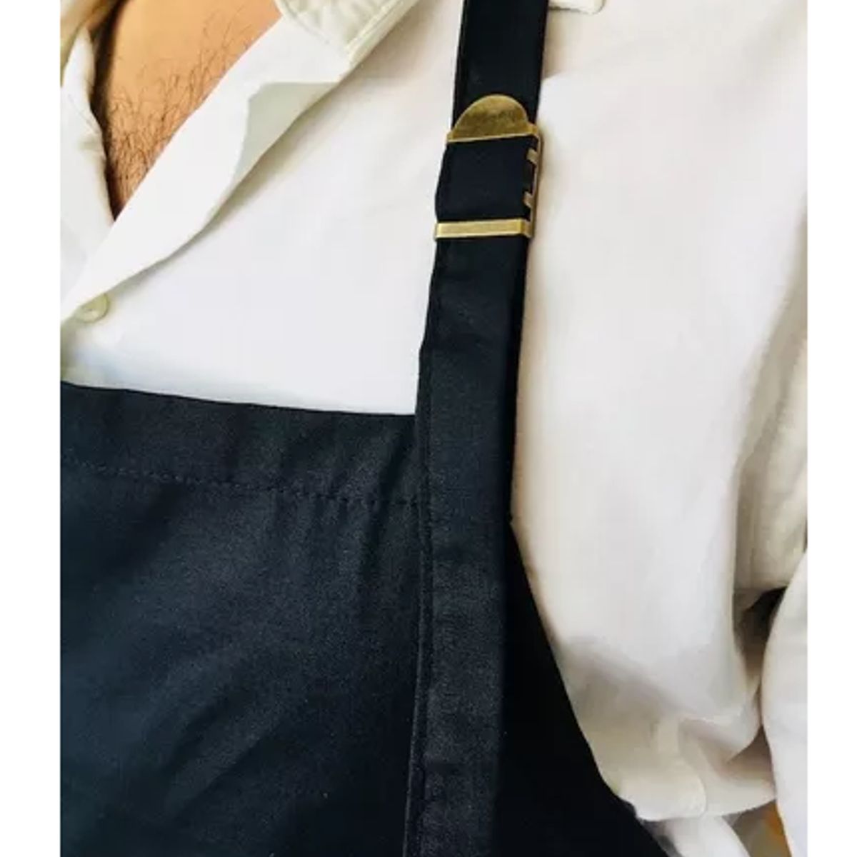 SYH STORE - Pechera Gabardina Negra Gourmet con ajuste Bronce