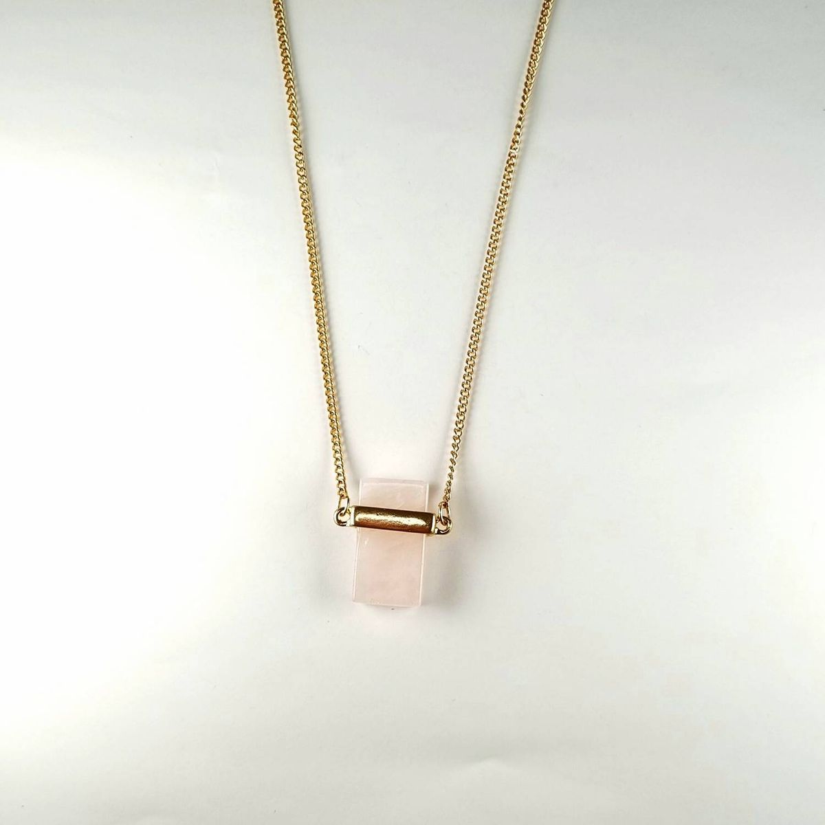 RITO DE LUNA - Collar cuarzo rosa chapado en oro