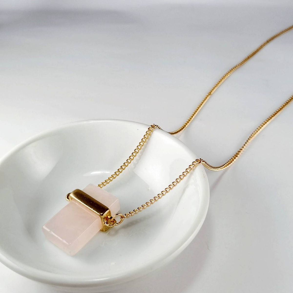 RITO DE LUNA - Collar cuarzo rosa chapado en oro