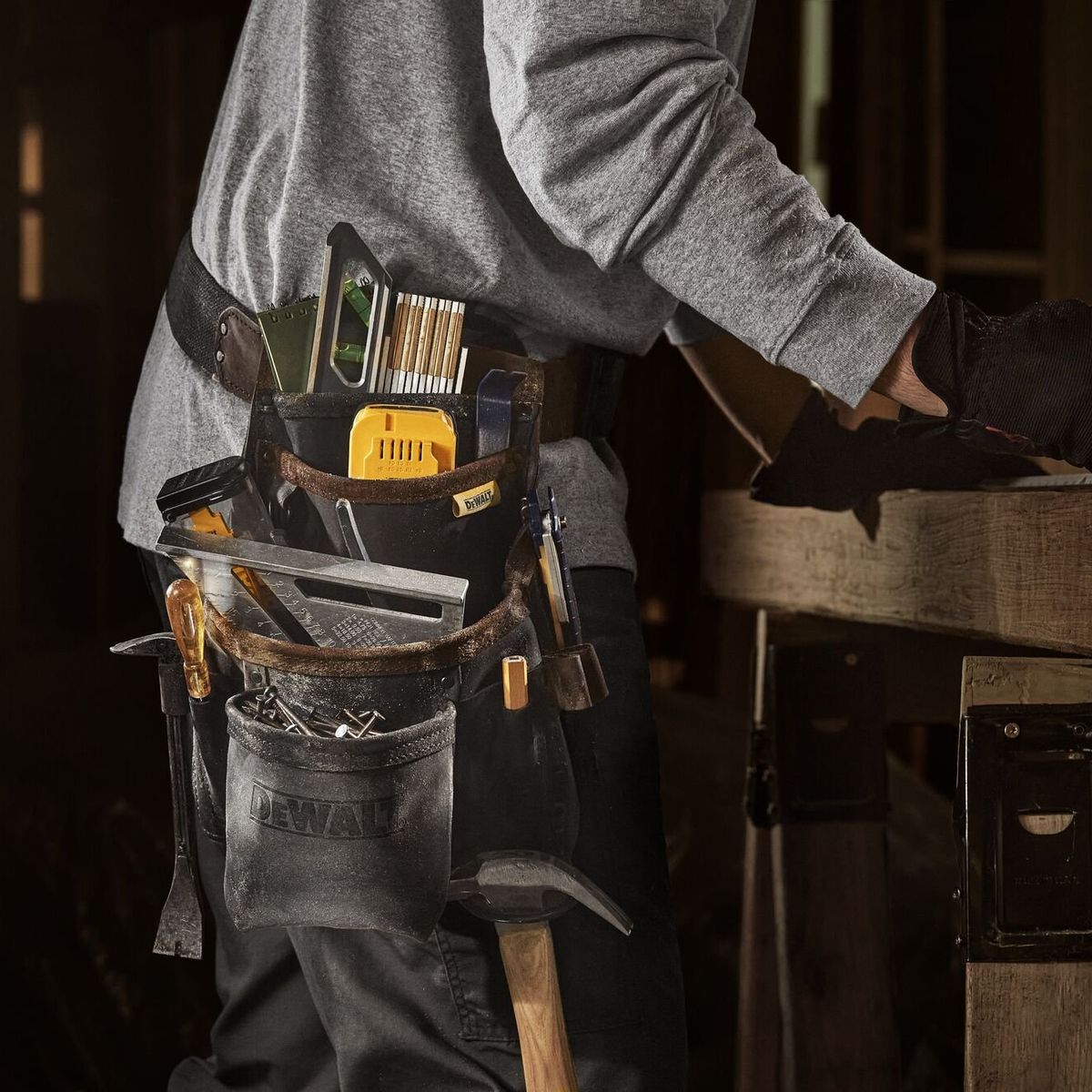 DEWALT - Bolso de cuero con cinturón 12 bolsillos DEWALT DWST550115