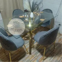 GENERICO - JUEGO COMEDOR 140X80 MAS 4 SILLAS LUXURY GOLD FELPA.
