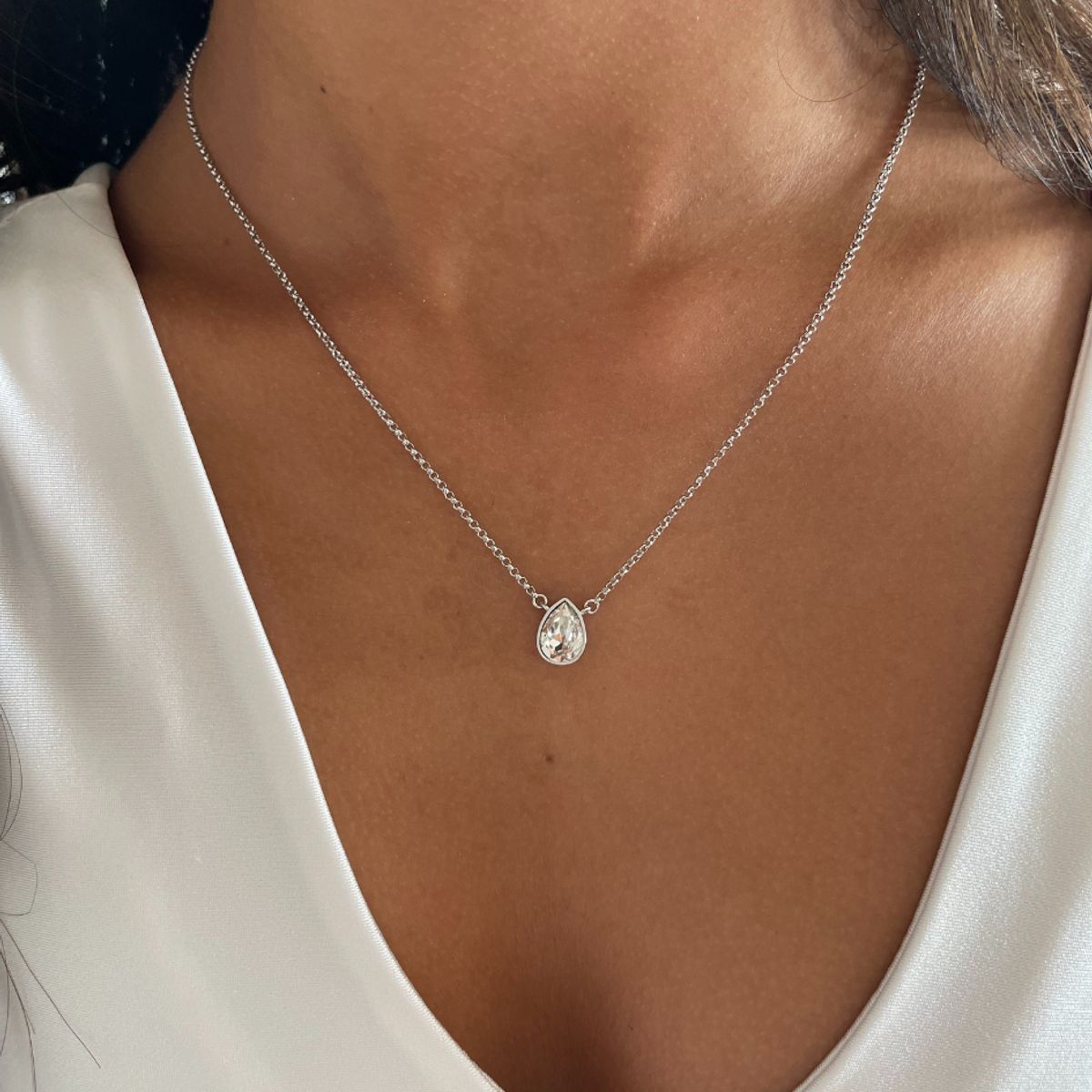 BLOOM CRYSTAL - Collar Teardrop con Cristal de Austria Transparente en Rodio