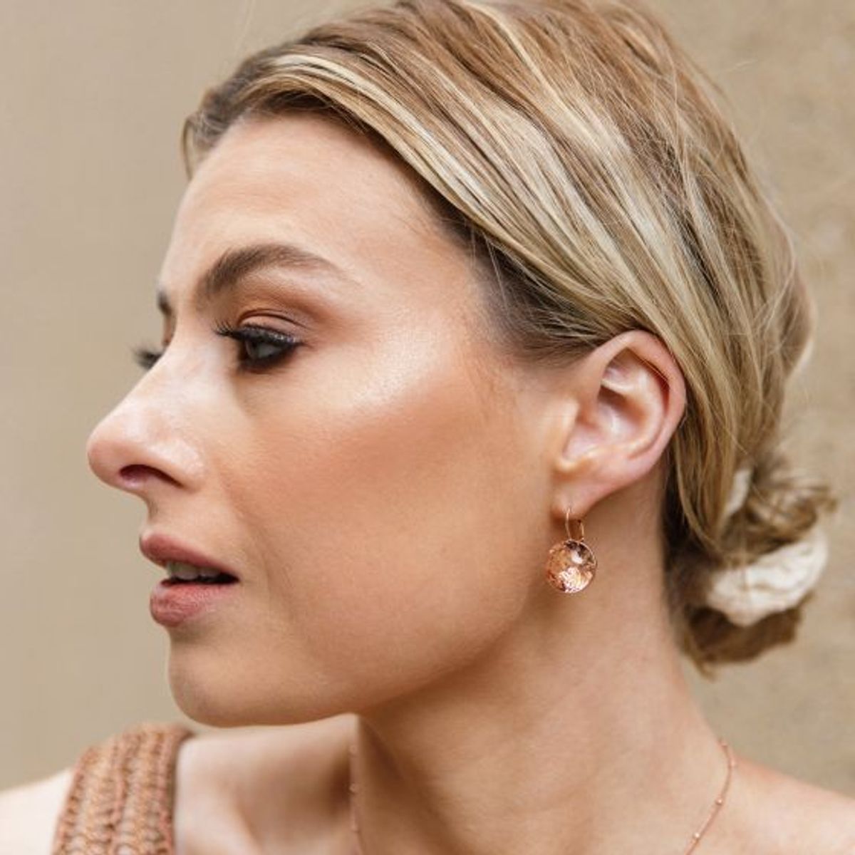 BLOOM CRYSTAL - Pendientes Bella con cristales vintage Rose de 14mm baño en oro rosa