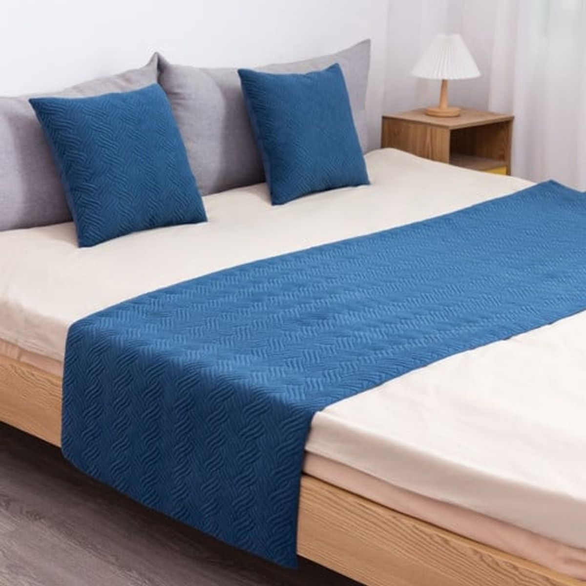 GENERICO - JUEGO DE PIECERA DE CAMA CON 2 FUNDAS MODELO PLUSH AZUL