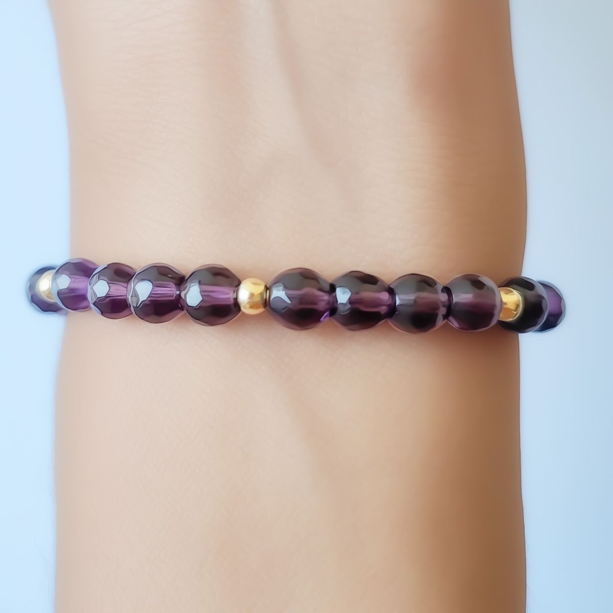 COGGIOLA - Pulsera Turmalina Morado 6mm Bolitas Enchapado Oro 18K