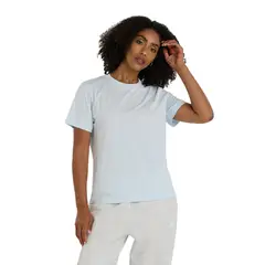 NEW BALANCE - Polera Lifestyle Mujer Sport Essentials Celeste