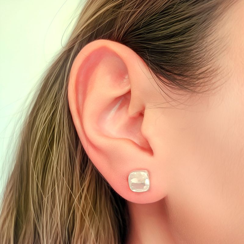 ANDREA COGGIOLA JOYAS - Aros Cuadrado Cuarzo Rosa Facetado 7mm Plata Fina 925