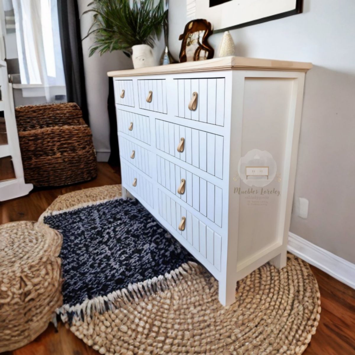 RUSTIC STYLE - COMODA TERRANOVA DE MADERA BLANCA Y NATURAL + TIRADOR DE CUERO