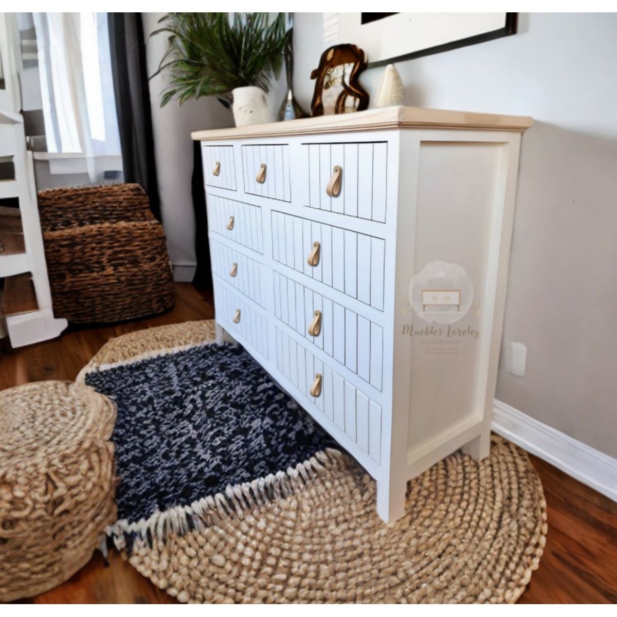 RUSTIC STYLE - COMODA TERRANOVA DE MADERA BLANCA Y NATURAL + TIRADOR DE CUERO