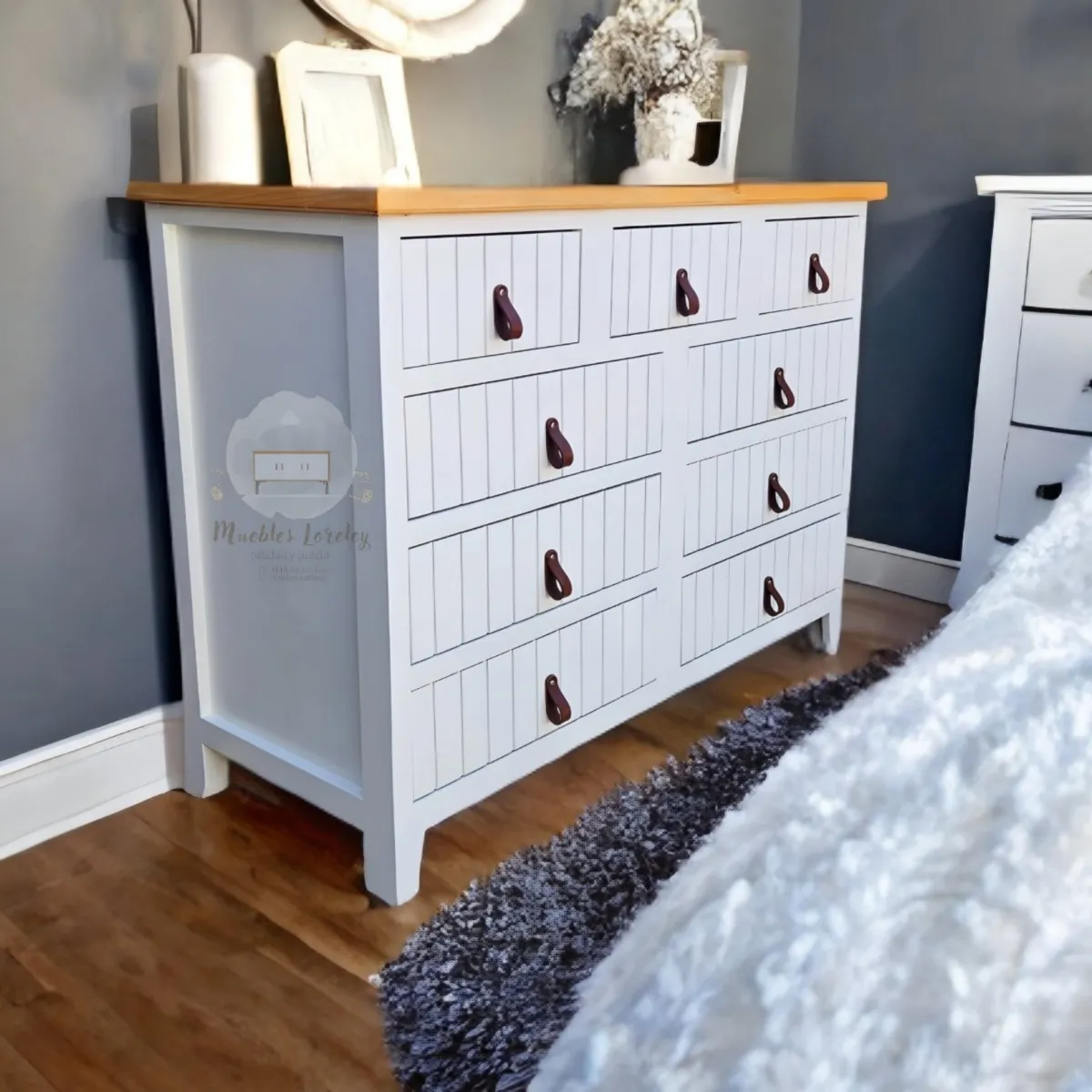 RUSTIC STYLE - COMODA TERRANOVA DE MADERA BLANCA Y MIEL + TIRADOR DE CUERO