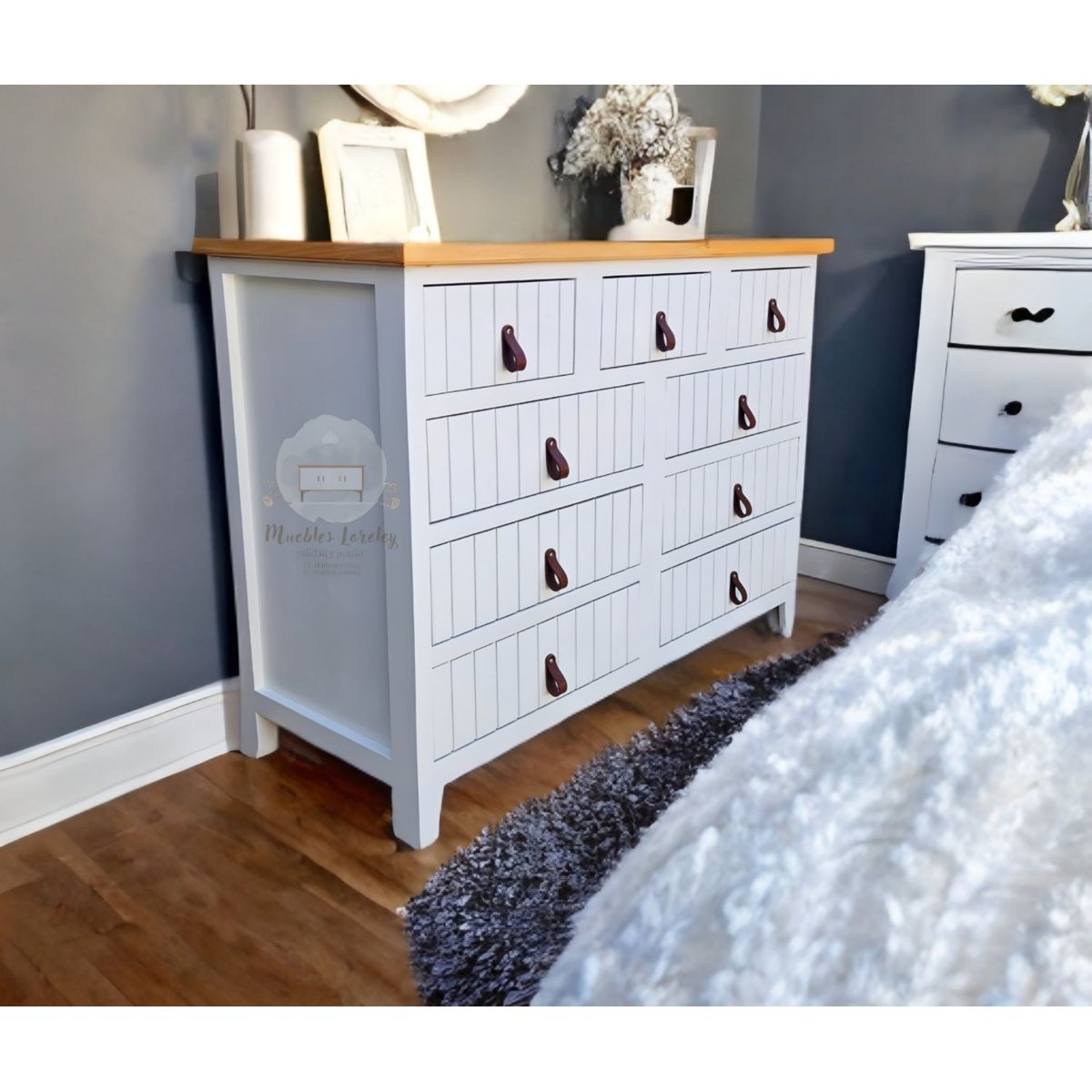 RUSTIC STYLE - COMODA TERRANOVA DE MADERA BLANCA Y MIEL + TIRADOR DE CUERO