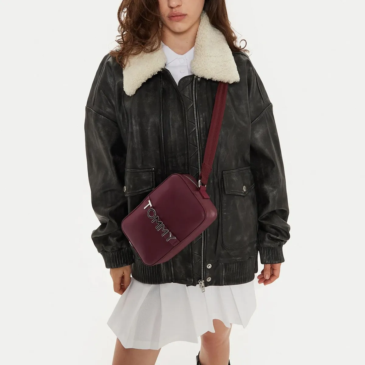 TOMMY HILFIGER - Bandolera City Bold Con Logo Metálico