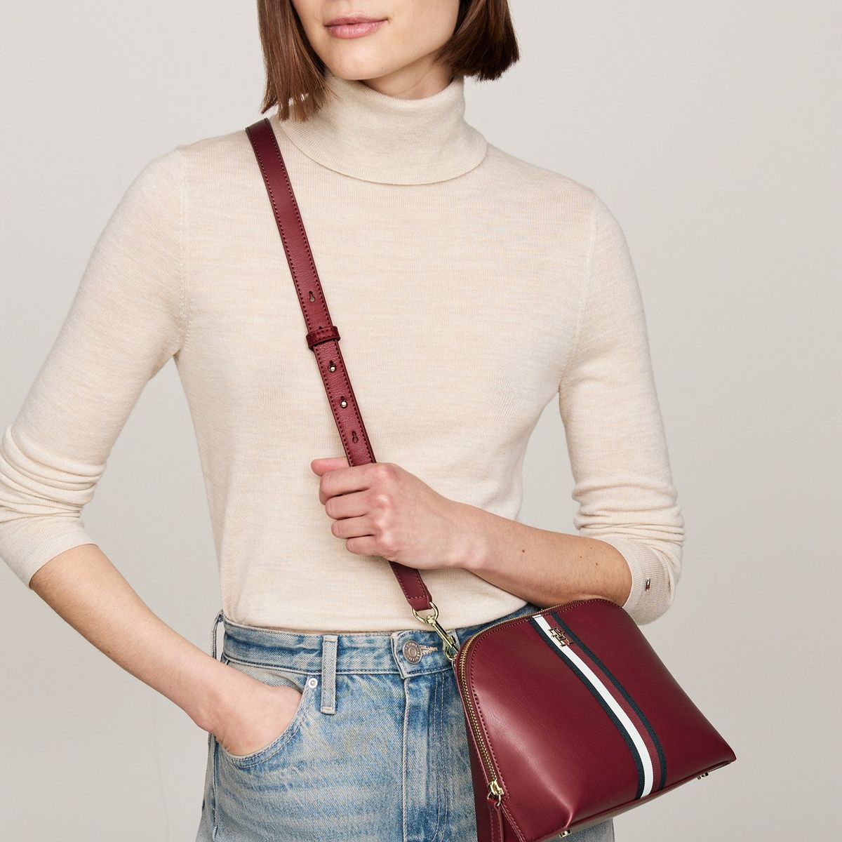 TOMMY HILFIGER - Bandolera Modern Corporate Monogram