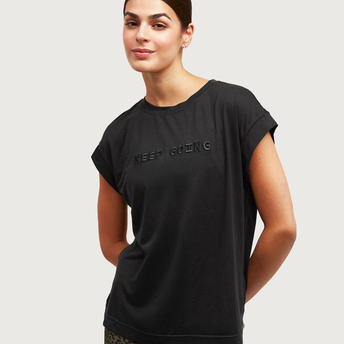 LOUNGE - Polera Deportiva Relax Fit LOUNGE