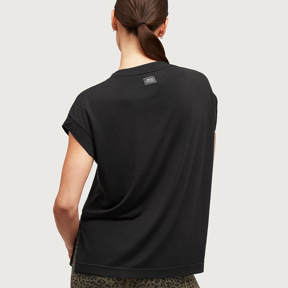 LOUNGE - Polera Deportiva Relax Fit LOUNGE