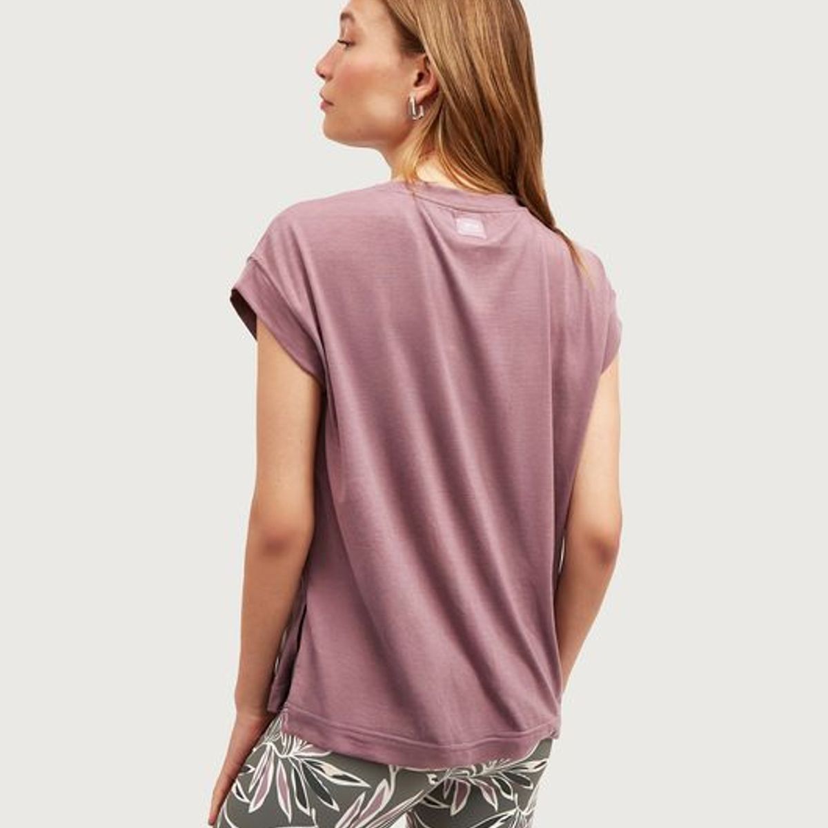 LOUNGE - Polera Deportiva Relax Fit LOUNGE