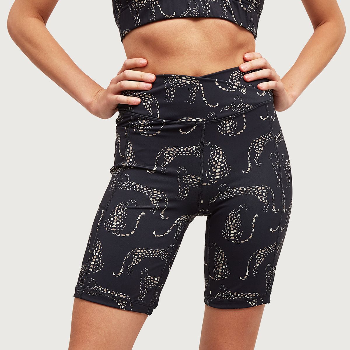 LOUNGE - Short Deportivo Biker Tigres Negro LOUNGE