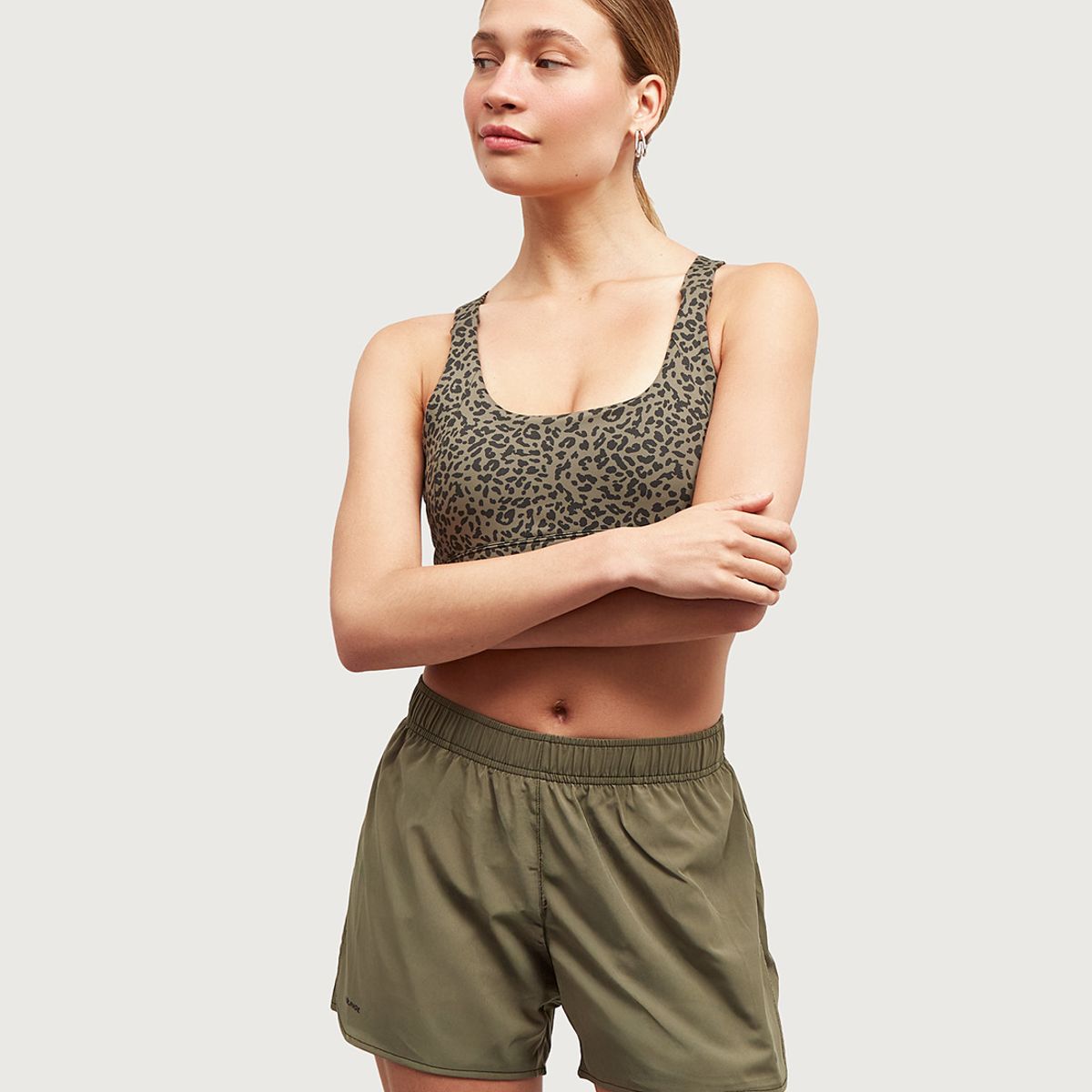 LOUNGE - Short Deportivo Unicolor Verde LOUNGE