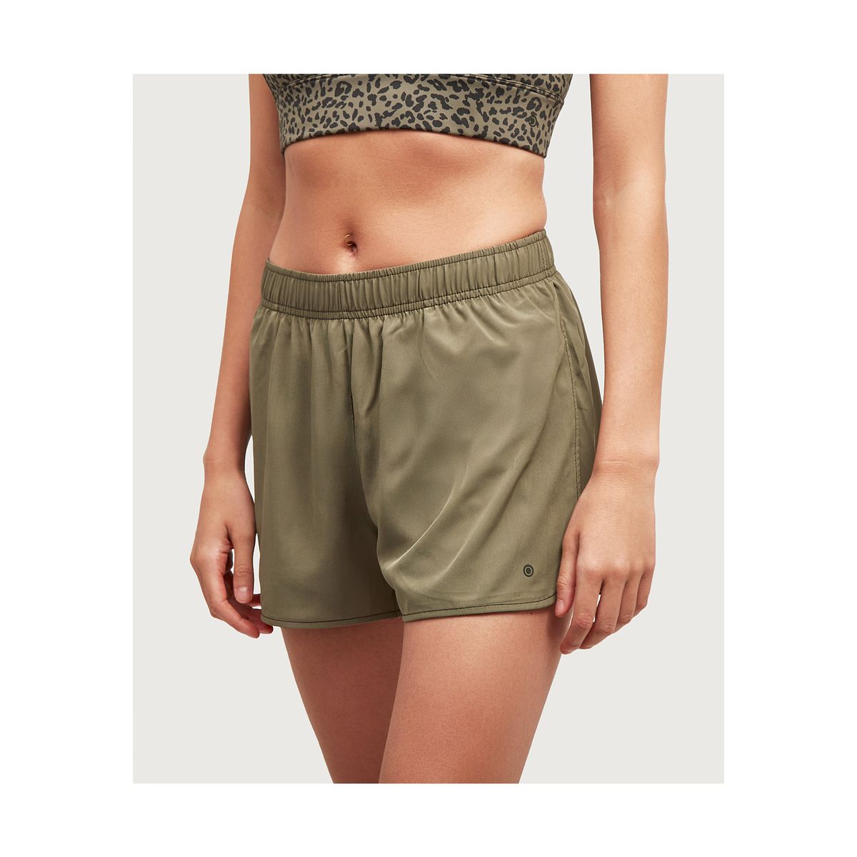 LOUNGE - Short Deportivo Unicolor Verde LOUNGE