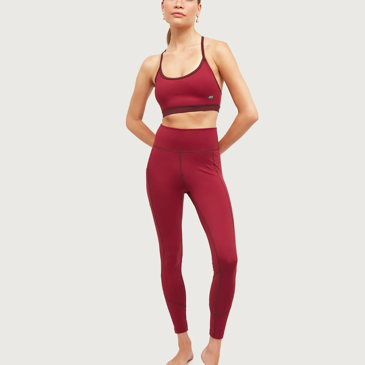 LOUNGE - Calza Deportiva Lisa Unicolor Burdeo LOUNGE