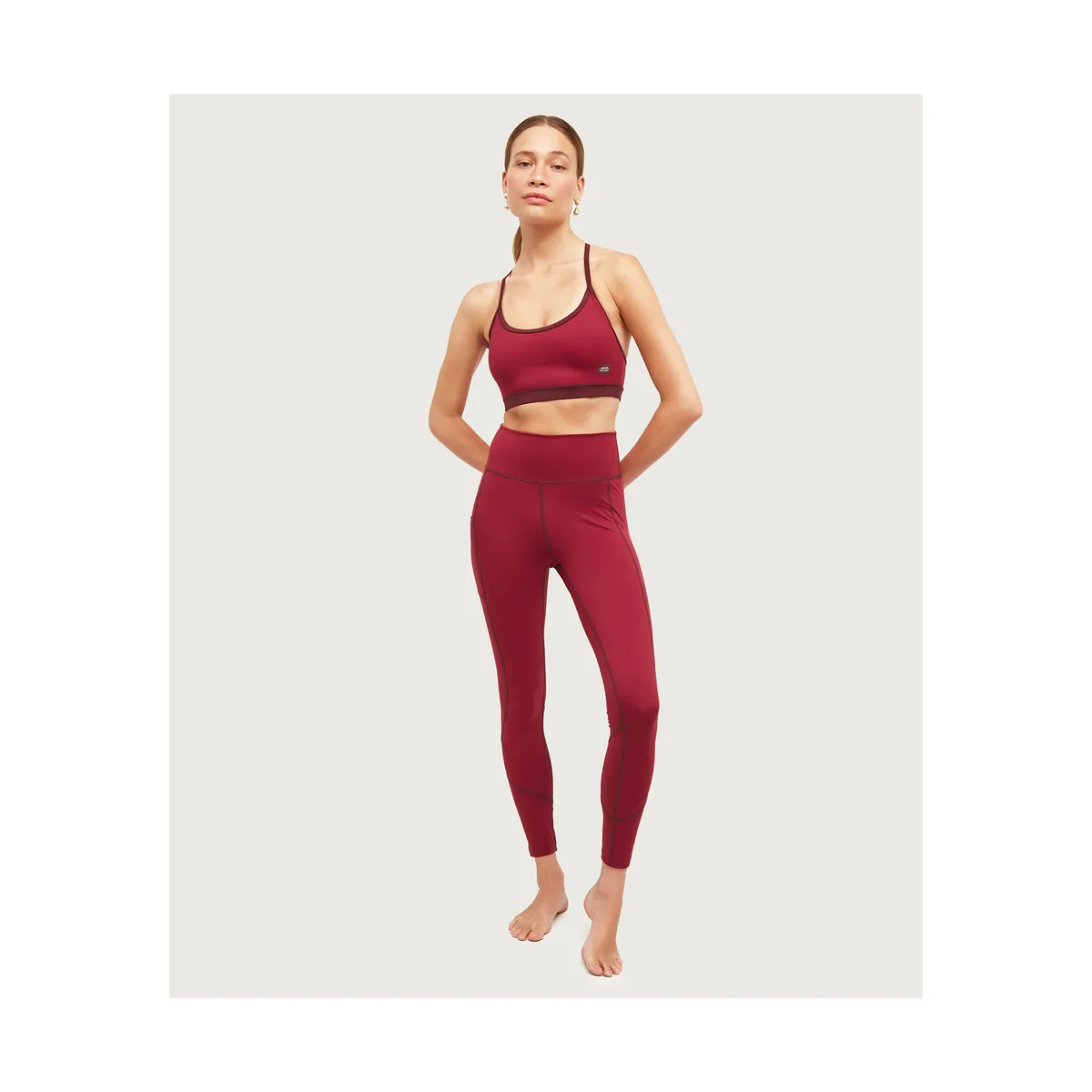 LOUNGE - Calza Deportiva Lisa Unicolor Burdeo LOUNGE