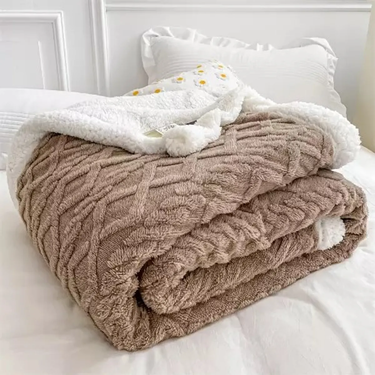 GENERICO - FRAZADA TEXTURIZADA CON CHIPORRO UNICOLOR CAFE 2 PLAZAS RS