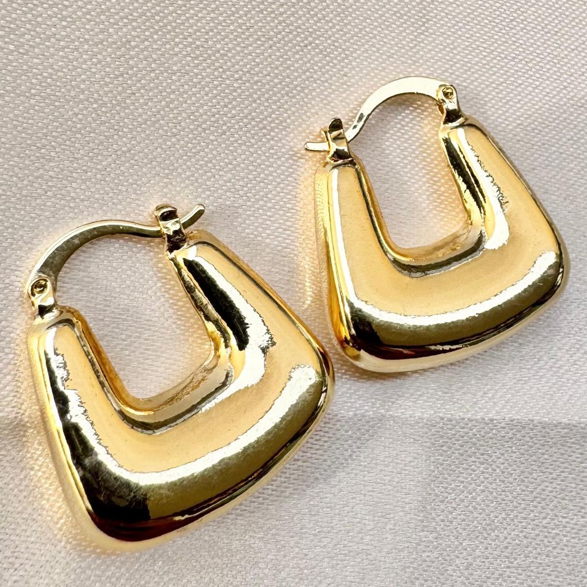 GENERICO - Aros Golden Square  Diseño Geométrico  Baño de Oro