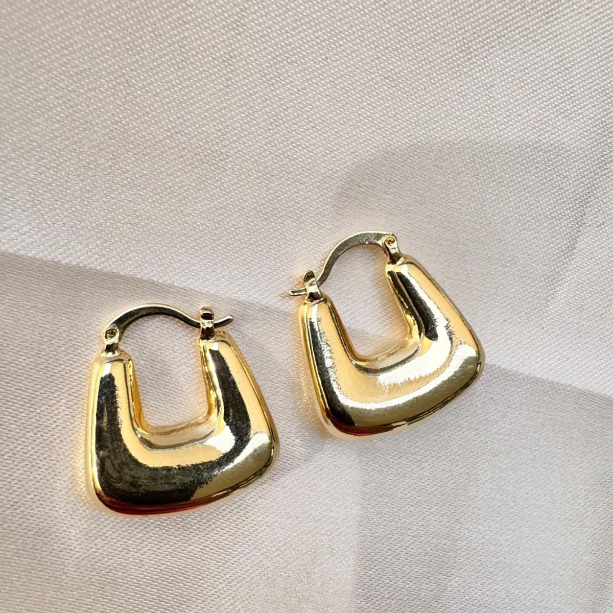 GENERICO - Aros Golden Square  Diseño Geométrico  Baño de Oro