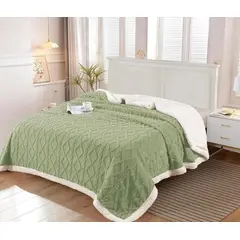 GENERICO - FRAZADA TEXTURIZADA CON CHIPORRO UNICOLOR VERDE KING RS