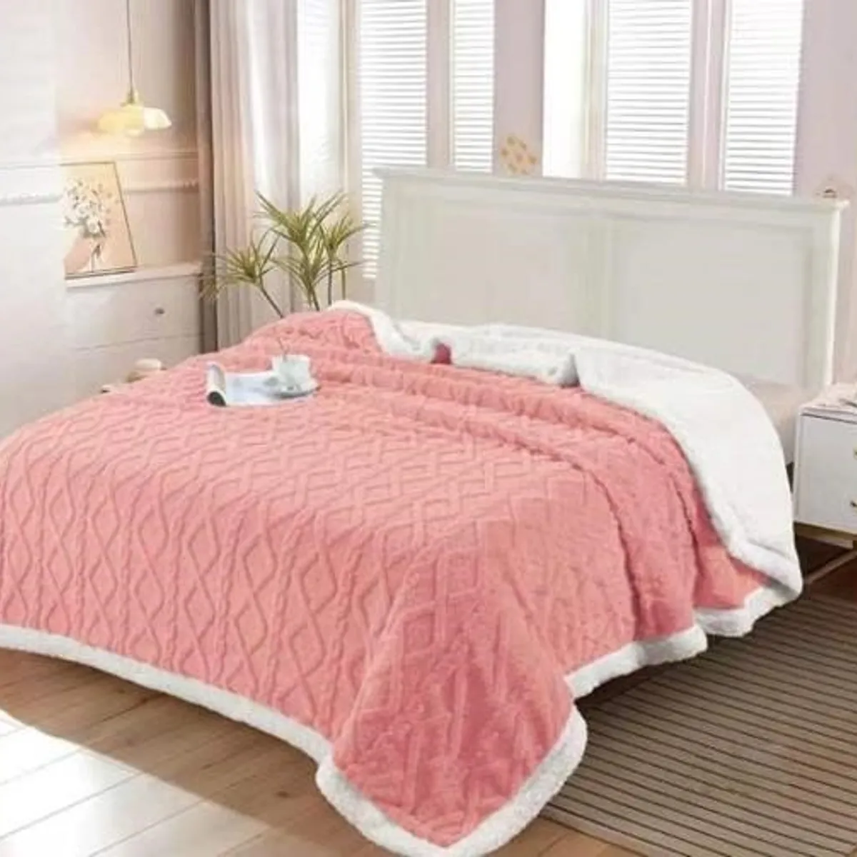 GENERICO - FRAZADA TEXTURIZADA CON CHIPORRO UNICOLOR ROSA CLARO KING RS