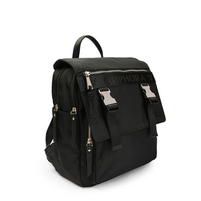 Imagen 2 del producto Mochila con tapa mayna mediana negro