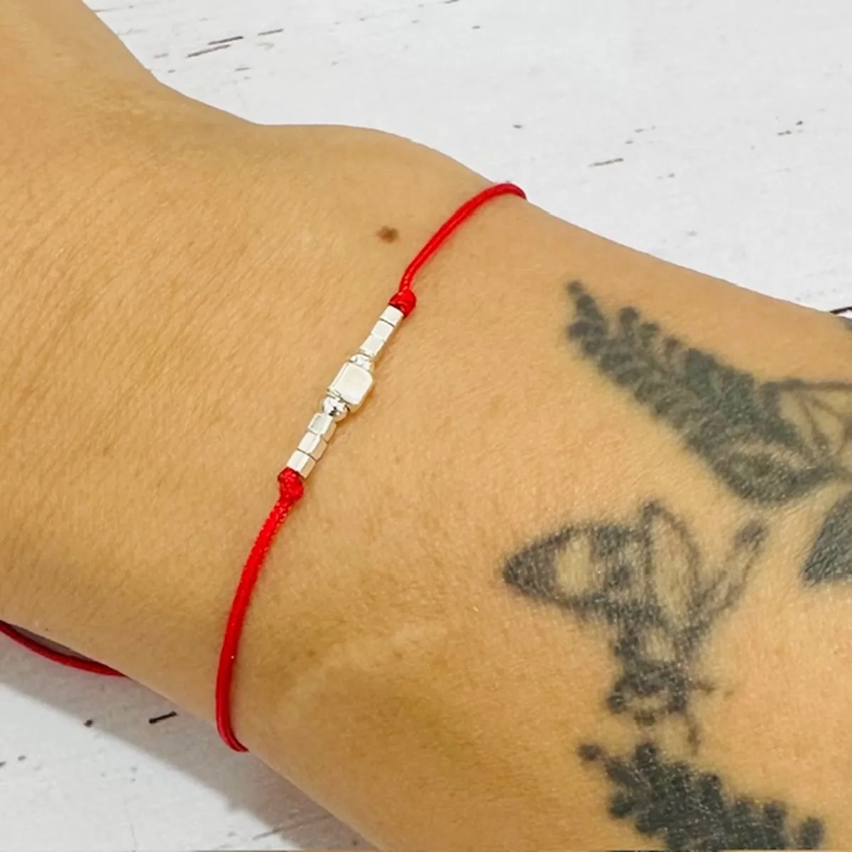 GENERICO - Pulsera Hilo rojo y Plata
