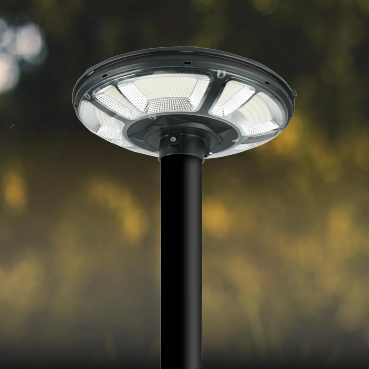 BP - Luminaria Pagoda 150W Con Panel Solar Integrado y Sensor - Negro