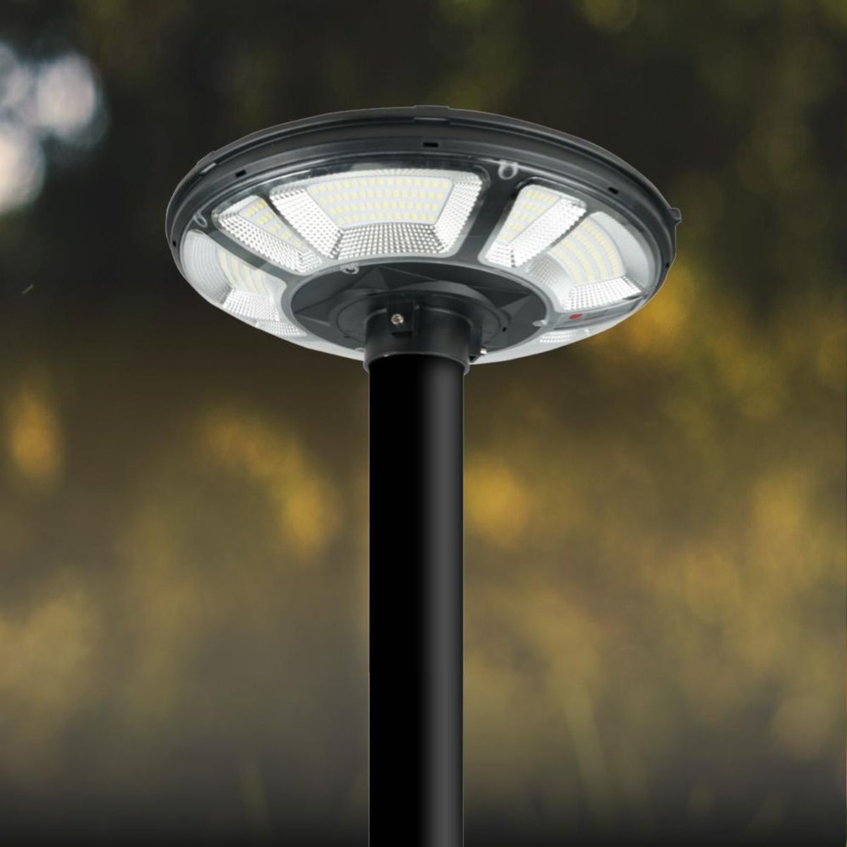 BP ILUMINACION - Luminaria Pagoda 300W Con Panel Solar Integrado y Sensor