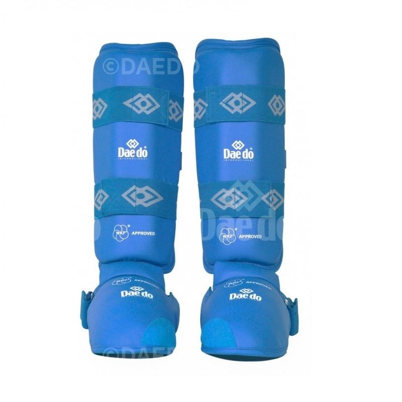 DAEDO - CANILLERA CON EMPEINERA KARATE DAEDO WKF AZUL