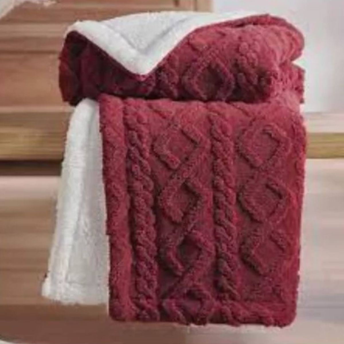 GENERICO - FRAZADA TEXTURIZADA CON CHIPORRO UNICOLOR BURDEO 1.5 PLAZAS RS