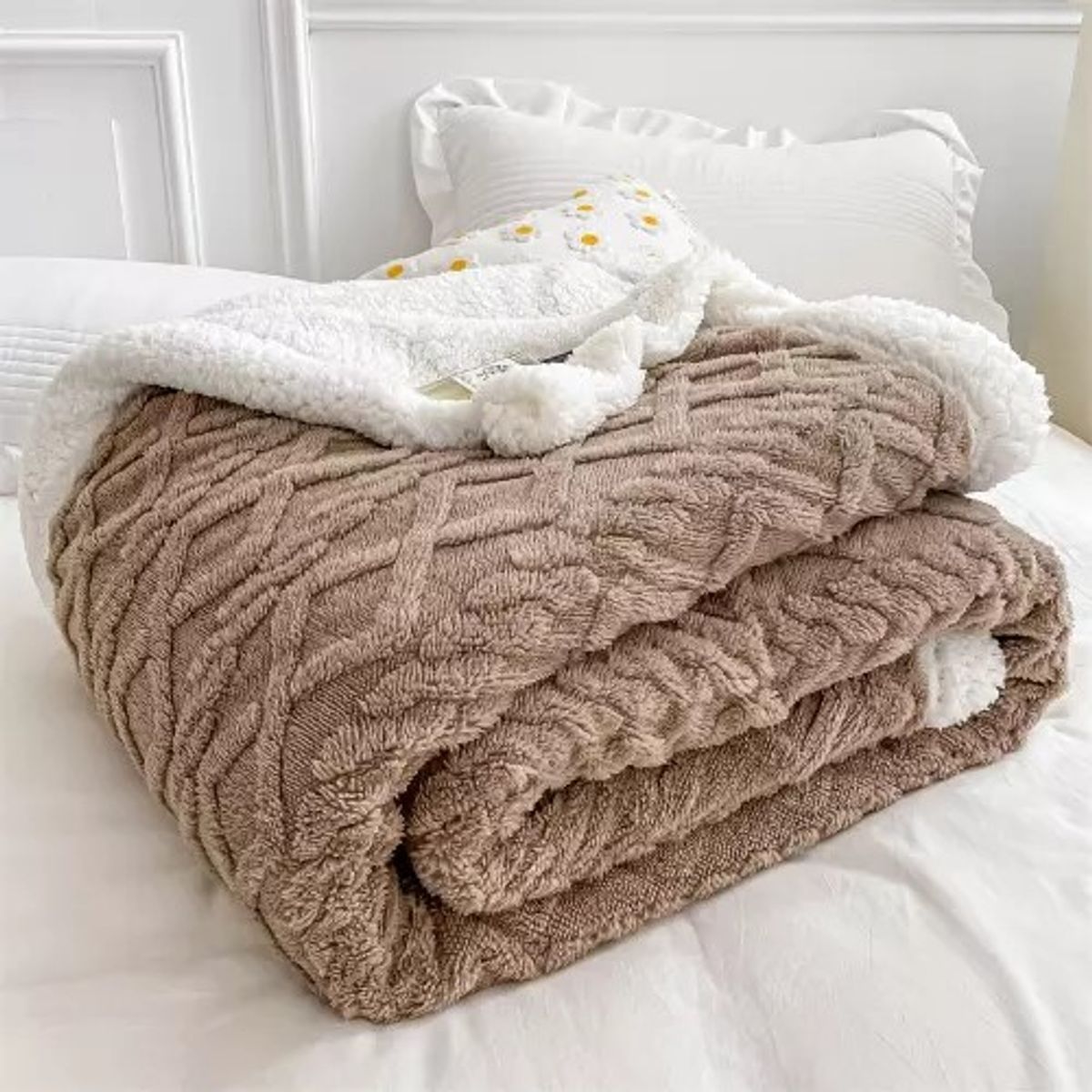 GENERICO - FRAZADA TEXTURIZADA CON CHIPORRO UNICOLOR CAFE 2 PLAZAS RS