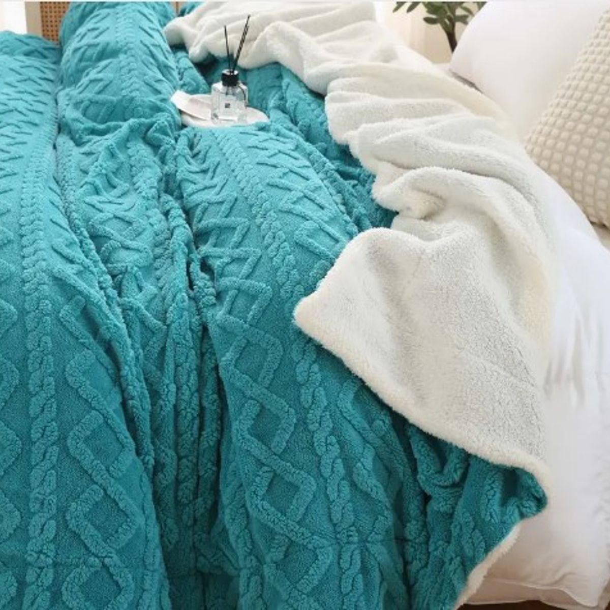 GENERICO - FRAZADA TEXTURIZADA CON CHIPORRO UNICOLOR CALIPSO 2 PLAZAS RS