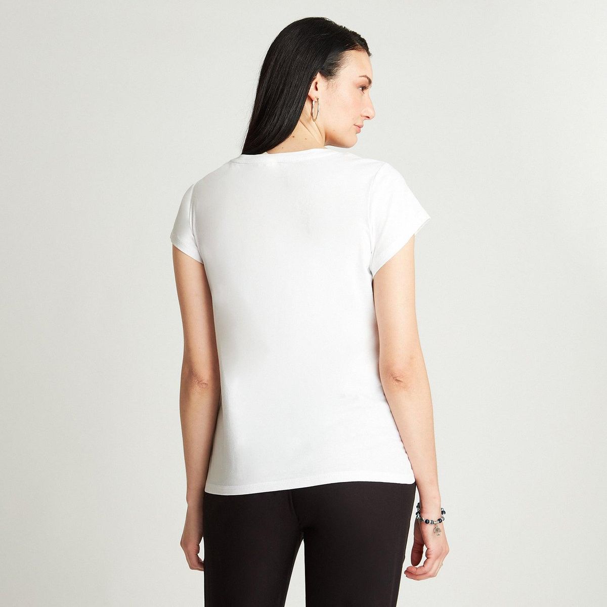 CURVI - Polera Blanco Manga Corta Estampado Cuello V