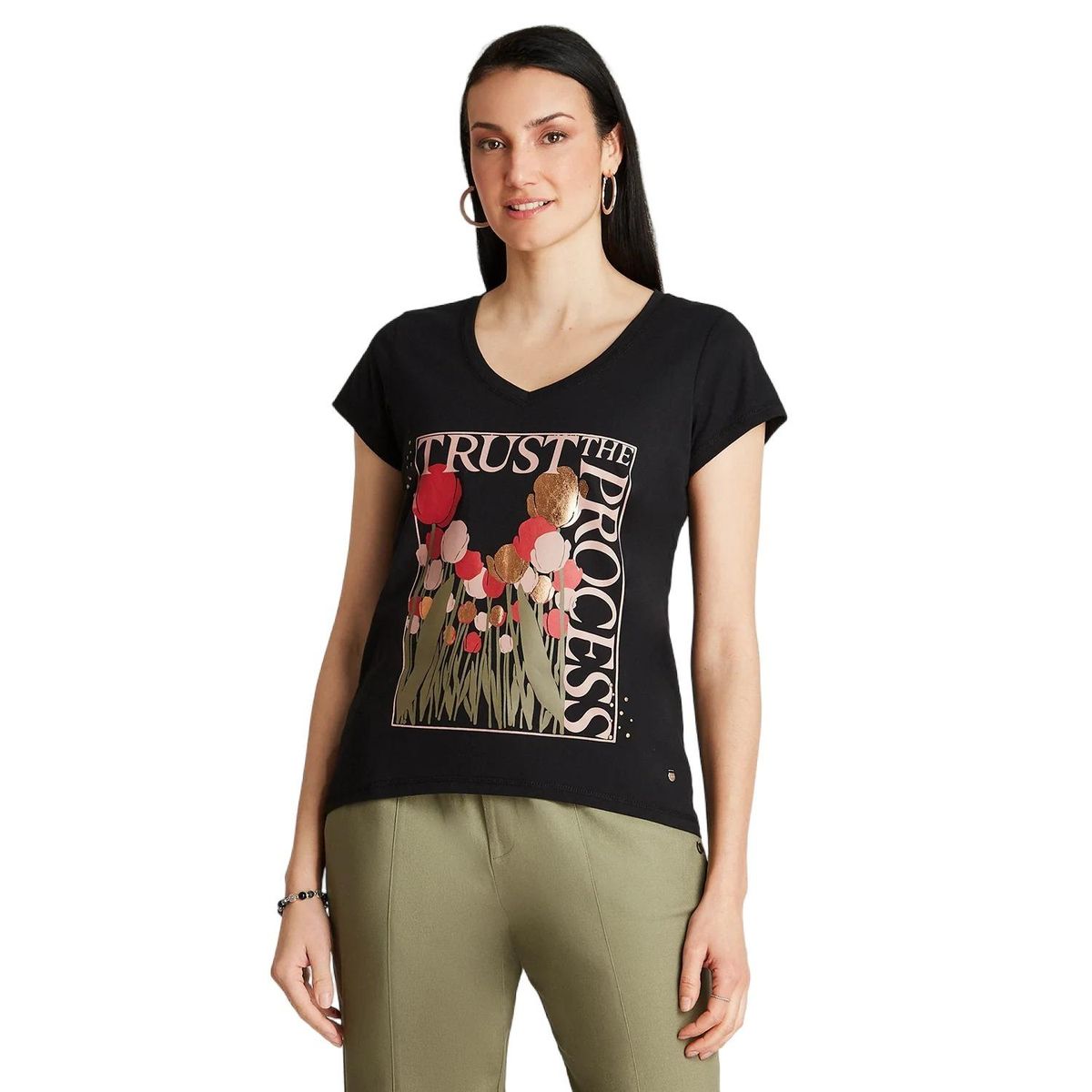 CURVI - Polera Negro Manga Corta Estampado Cuello V