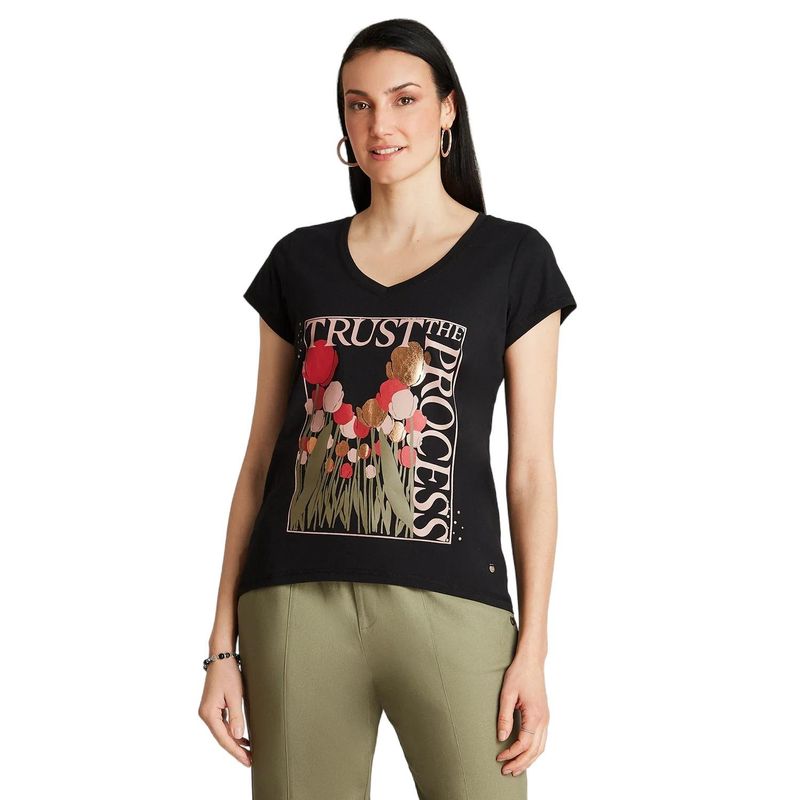 CURVI - Polera Negro Manga Corta Estampado Cuello V