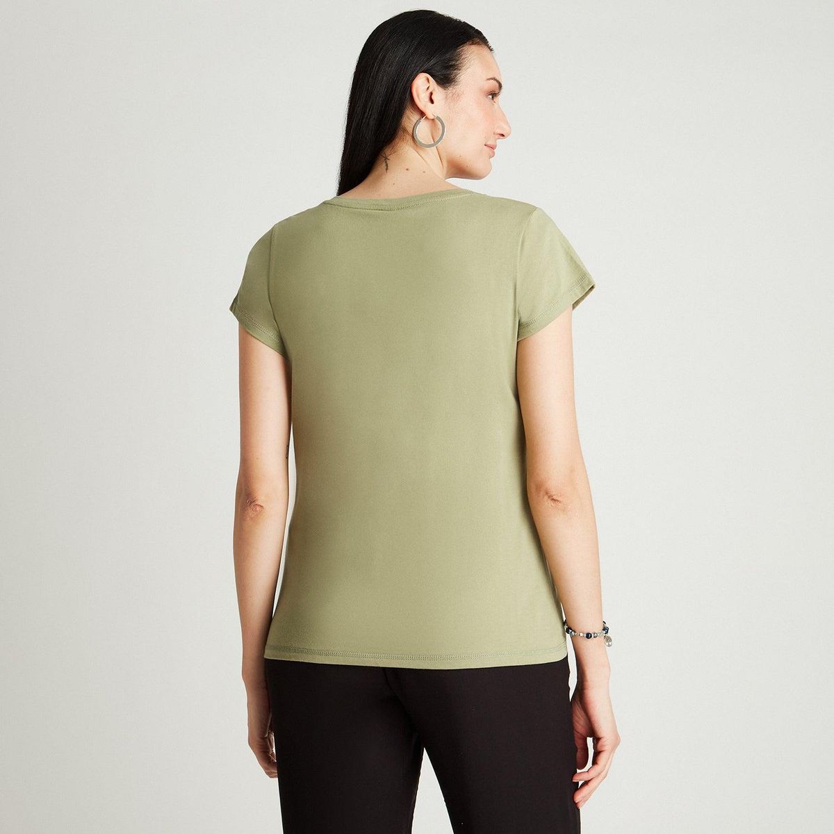 CURVI - Polera Verde Manga Corta Estampado Cuello V