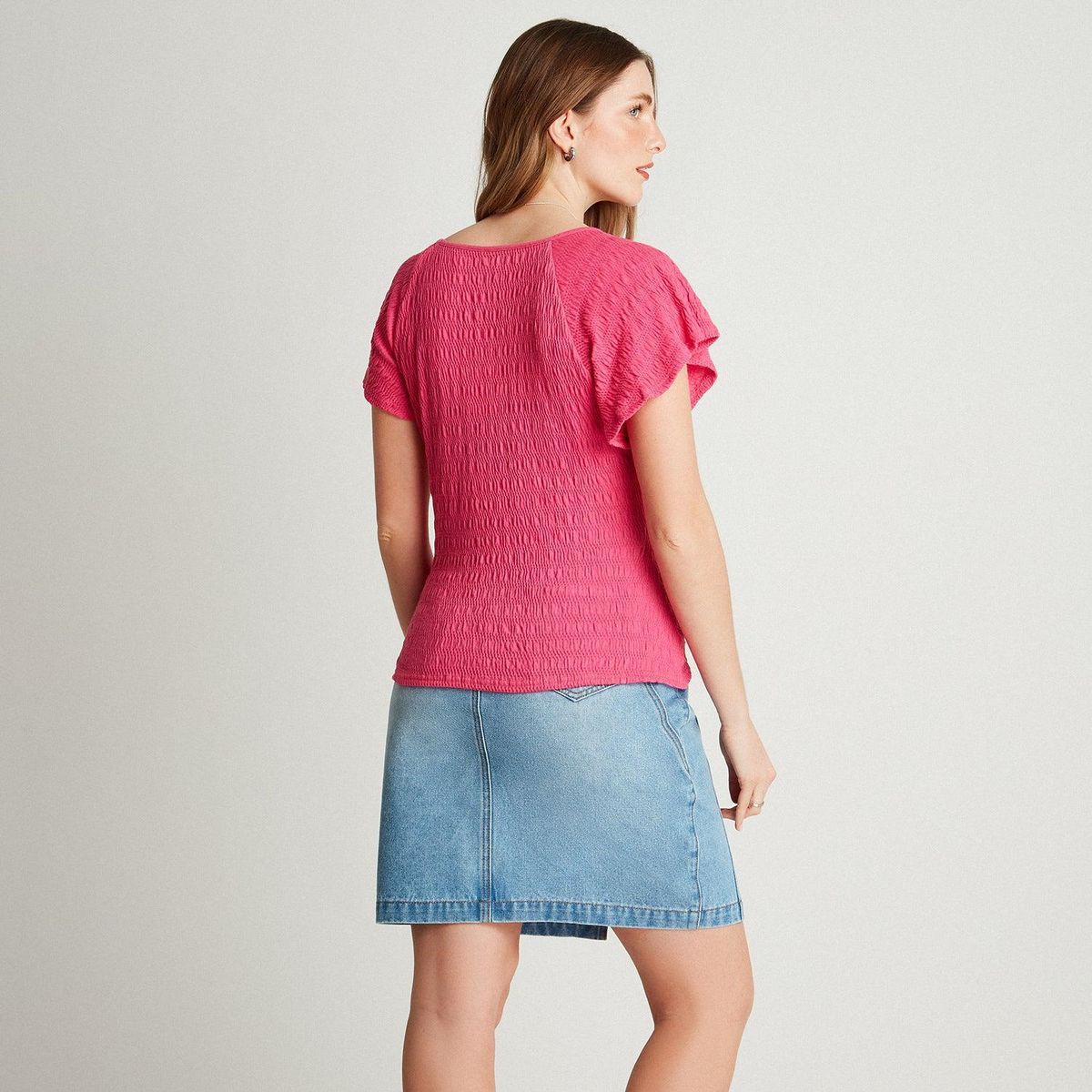 CURVI - Polera Fucsia Manga Corta Con Fruncido En Escote